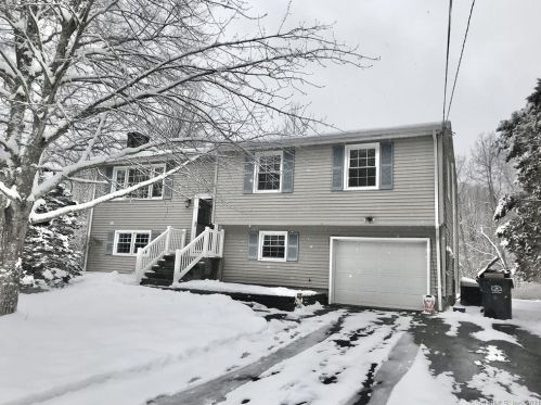 34 Pheasant Run Dr, Gales Ferry, CT 06335-2018
