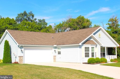107 Colonial Ct, Lees Cross Roads, PA 17257-9586