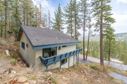 12726 Richards Blvd, Truckee CA  96161 exterior