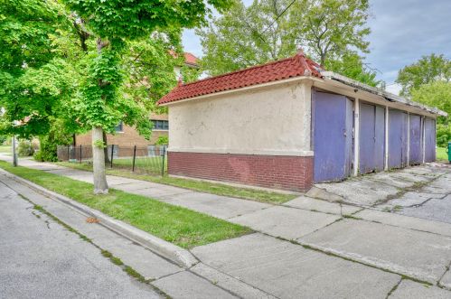 136 Meinecke Ave, Milwaukee WI  53212-3251 exterior