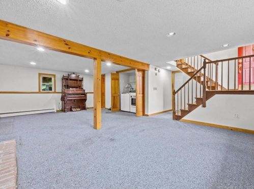 7 Lena Dr, Uncasville CT  exterior