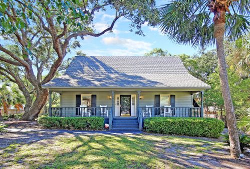 13 42nd Ave, Isle Of Palms, SC 29451-2644