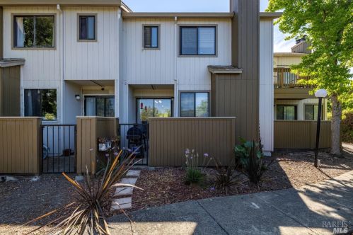 2664 Westberry Dr, Santa Rosa, CA 95403-7209