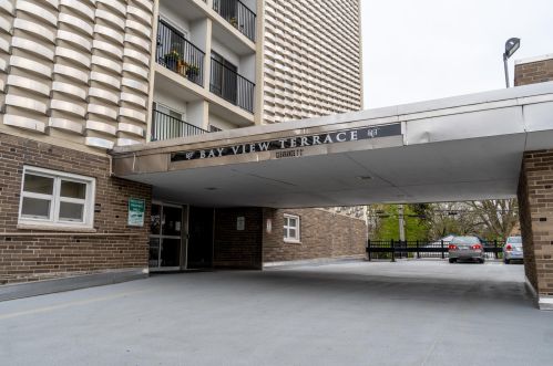 2525 Shore Dr, Milwaukee WI  53207-1973 exterior