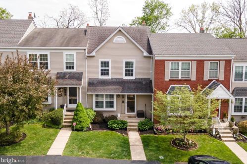 808 Treetop Ln, Norristown, PA 19403-5129