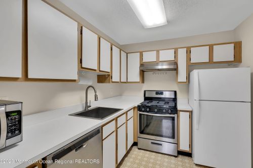 710 Ivy Ct, Jackson Twp NJ  08527-4101 exterior