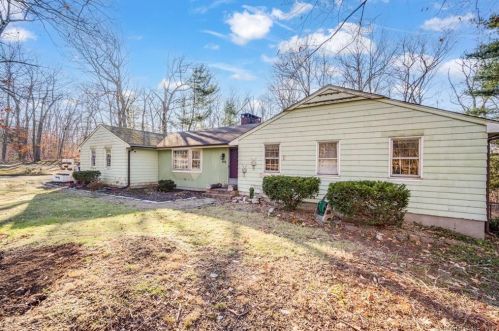 919 Bartholomew Rd, Middletown, CT 06457-5609