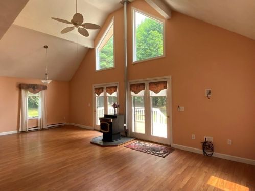 345 Mishnock Rd, West Greenwich, RI 02817-1582