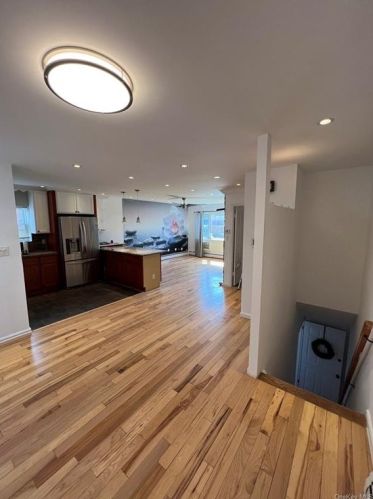 2946 Tiemann Ave, Bronx NY  10469-3322 exterior