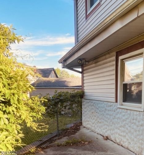 83 Woodcliff Ave, Little Falls NJ  07424-1042 exterior