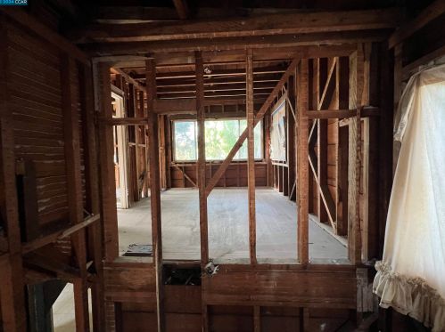 2751 Grande Vis Ave, Oakland CA 94601-1327 exterior