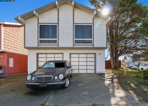 593 King Dr, Daly City, CA 94015-2955