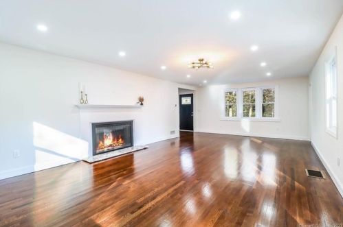 214 Berkshire Rd, Sandy Hook CT  06482-1548 exterior