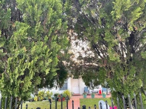 2440 6 Ct, Hialeah FL  33012-3820 exterior