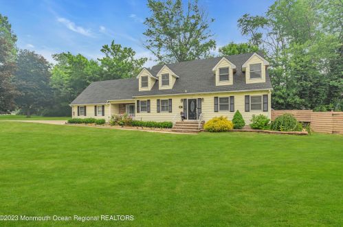64 Dutch Lane Rd, East Freehold, NJ 07728-2212