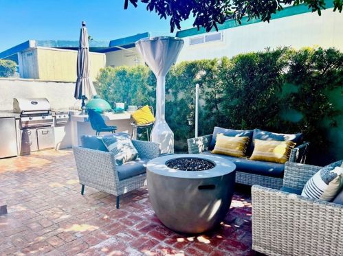 112 Yorktown, Newport Beach CA  92660-6144 exterior