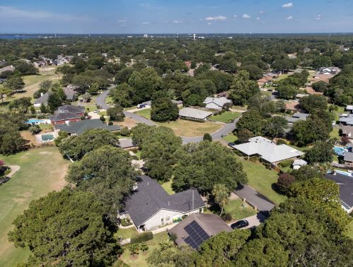 71 Lk Lorraine Cir, Shalimar FL  32579-1617 exterior