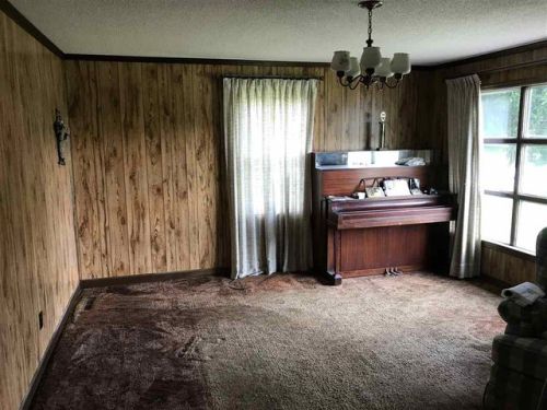 1153 Old Seneca Rd, Central, SC 29630-9593