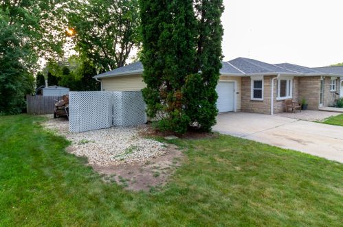 524 17th Ave, West Bend, WI 53095-3727