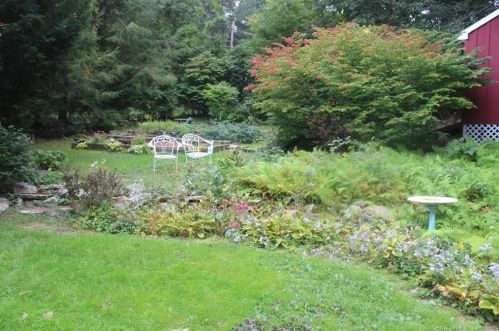 84 Columbine Dr, Bridgeport CT  06611-4601 exterior