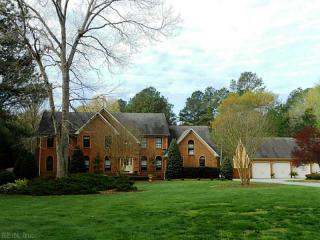 641 Ravenwoods Dr, Chesapeake, VA 23322-2756