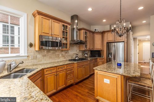 18345 Mid Ocean Pl, Leesburg VA 20176-7451 exterior