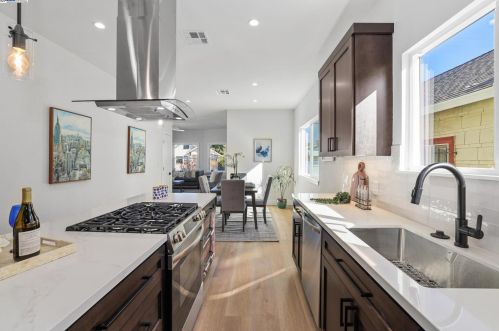 841 58th St, Oakland CA  94608-1403 exterior