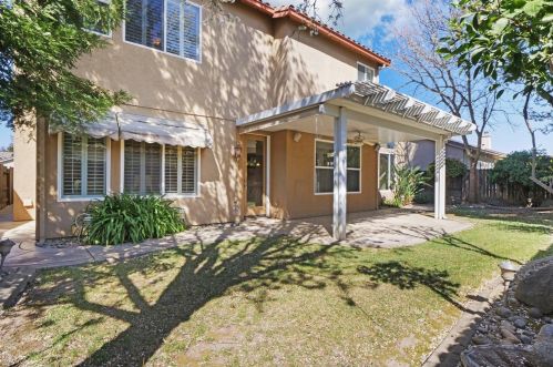 2044 Sugarbowl Way, Lodi CA  95242-4752 exterior