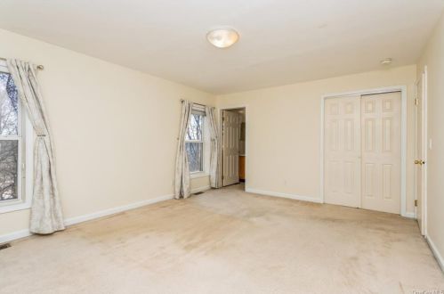 65 Greenvale Cir, White Plains NY  10607-1601 exterior