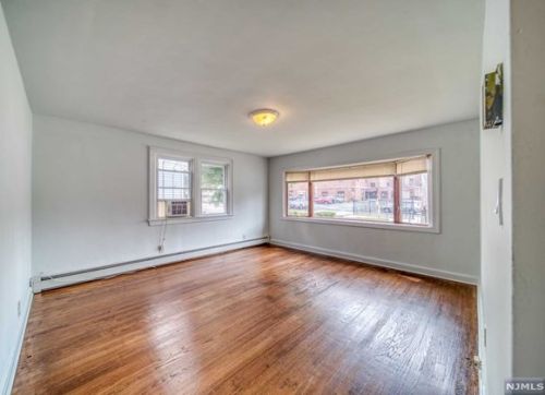 132-FL1 New Milford Ave, Dumont NJ  07628-2924 exterior