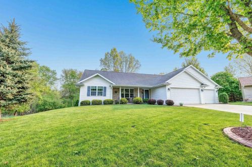 1292 Billie Ct, Green Bay, WI 54313-9246