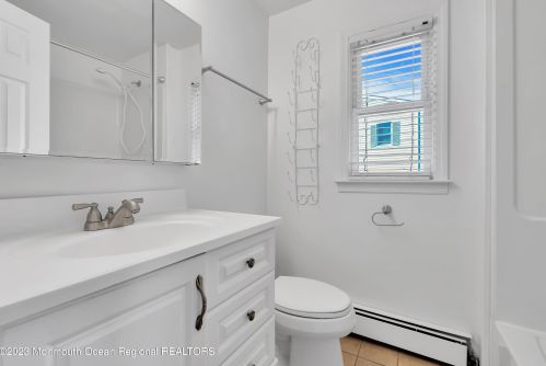 45 Washington Ave, Leonardo NJ  07737-1411 exterior