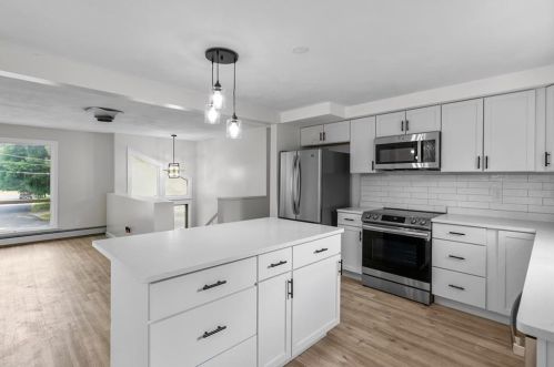 5 Baldwin Dr, Providence RI  02919-1512 exterior