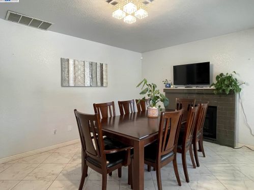 74 Ravenswood Ct, Oakley CA  94561-3062 exterior