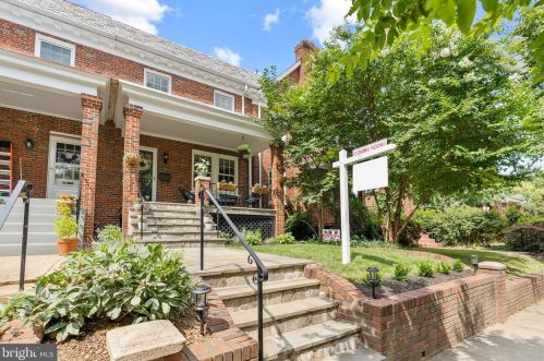 3921 Benton St, Washington, DC 20007-1782