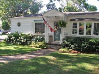 746 Harvard St, Oconomowoc, WI 53066-2950