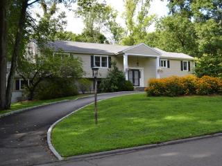 37 Highline Trl, Stamford, CT 06902-1002