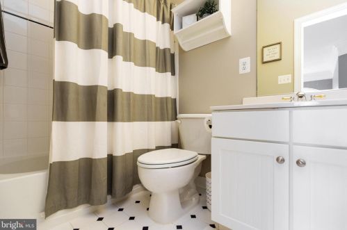 19277 Crk Fld Cir, Leesburg VA  20176-1621 exterior