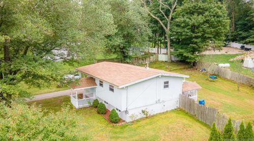 63 Highland Dr, Gales Ferry, CT 06339-1838