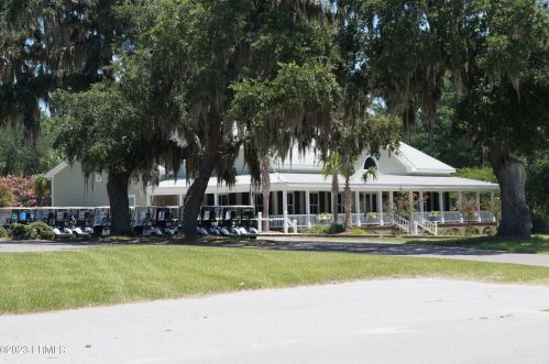 52 Tuscarora Ave, Beaufort SC 29907-1107 exterior