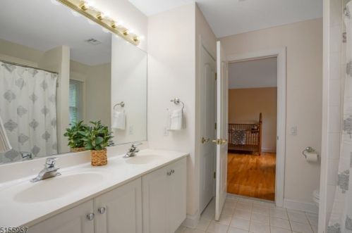 8 Forest View Dr, Martinsville NJ  08836-2039 exterior