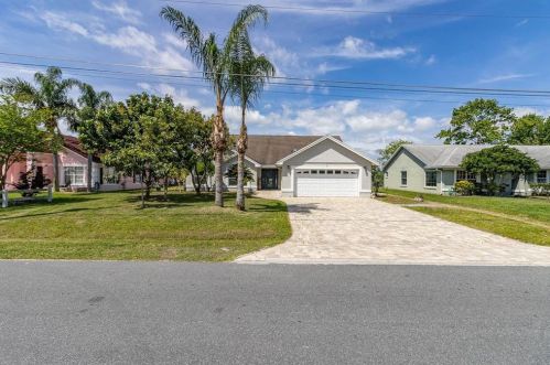1362 Emerald Dr, Kissimmee, FL 34744-4928