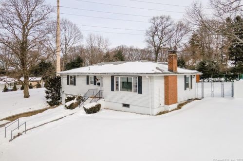 186 Parklawn Dr, Waterbury, CT 06708-2348