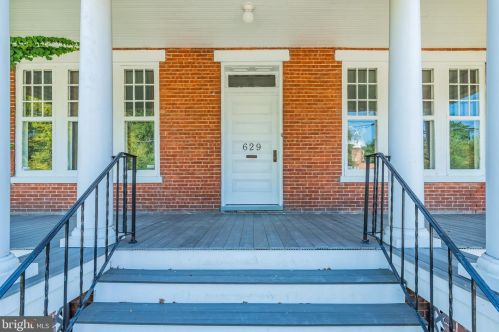 629 Hanover St, Carlisle PA  17013-1993 exterior