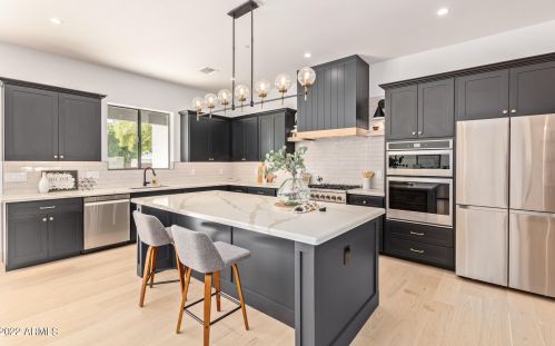 4039 Earll Dr, Phoenix AZ  85018-7143 exterior