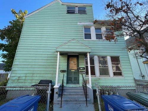 40 Carroll Ct, Bridgeport, CT 06607-1820