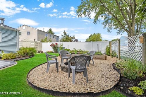 557 California Ave, Bricktown NJ  08724-1233 exterior