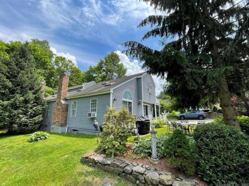 23 Abbott Ave, Ridgefield CT  06877-4406 exterior