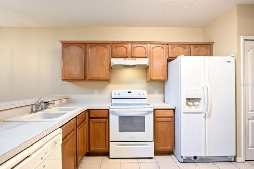 305 Wilton Cir, Sanford, FL 32773-4938