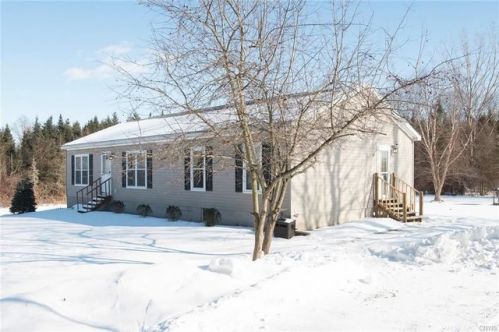 8230 Jericho Rd, Weedsport, NY 13166-9730